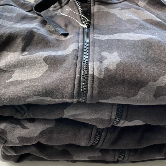 NWOT ATHLETA TRIUMPH PRINTED HOODIE. - Picture 5 of 7